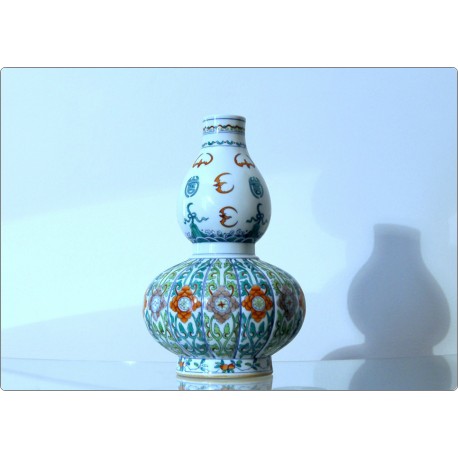 Porcelain vase QING Dynasty - YONGZHENG Period YONGZHENG 大清雍正年製 ( 1722-1735 )