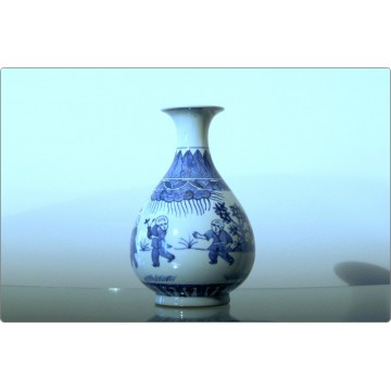 Piccolo vaso Yuhuchun in Porcellana - Dinastia Qing / Qianlong - Periodo Jiaqing - 19th Century